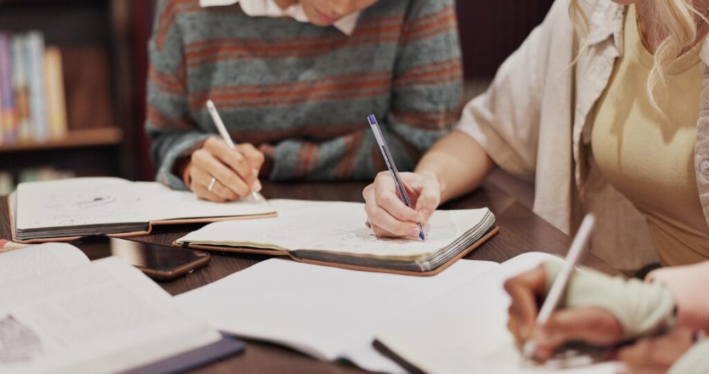 auka języka angielskiego stanowi istotny element rozwoju osobistego i profesjonalnego dla wielu dorosłych na całym świecie